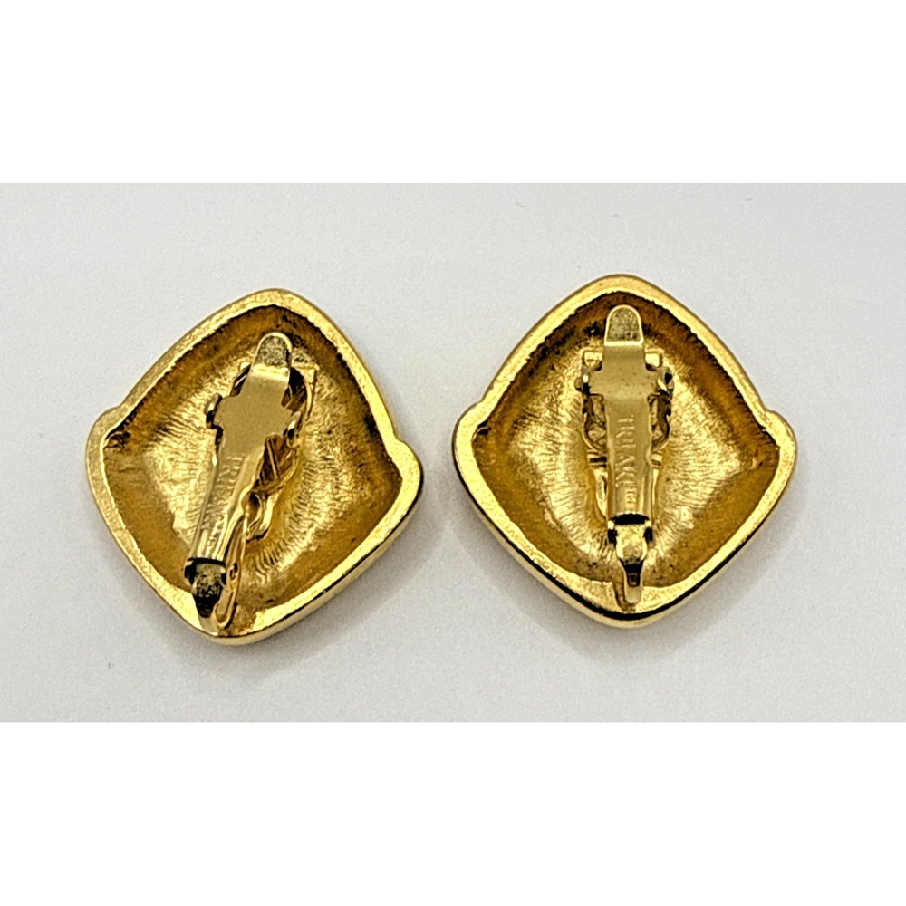 Vintage Trifari Green Cabochon Clip On Earrings Gold Tone Trim Signed Square - Picture 4 of 9